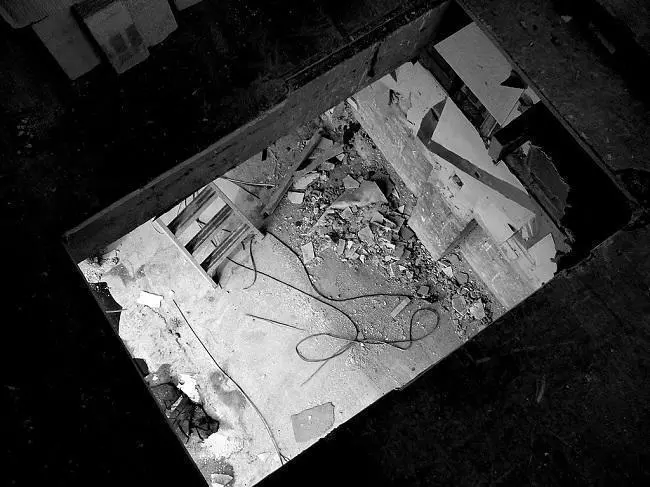 Excavation pit and ladder access